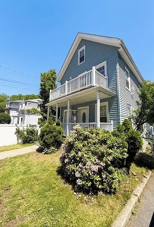3 bed, 900 sqft, $3,500 — Photo 2