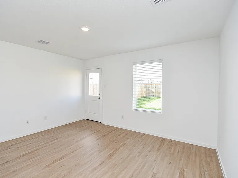 21430 Carosella Dr — Photo 16