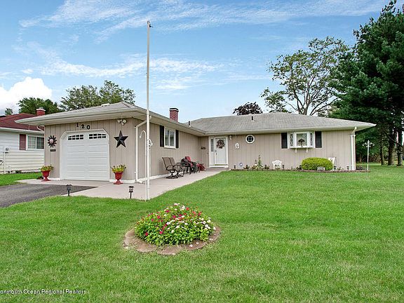 2nd image of 120 Guadeloupe Dr