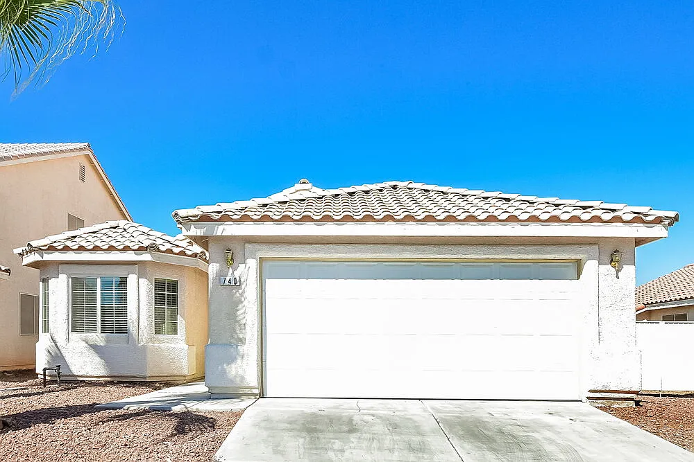 4 bed, 2.0 bath, 1624 sqft, $2,230 — Photo 1