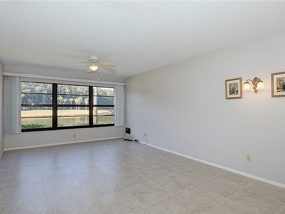 3rd image of 6 Plantation Dr APT 102