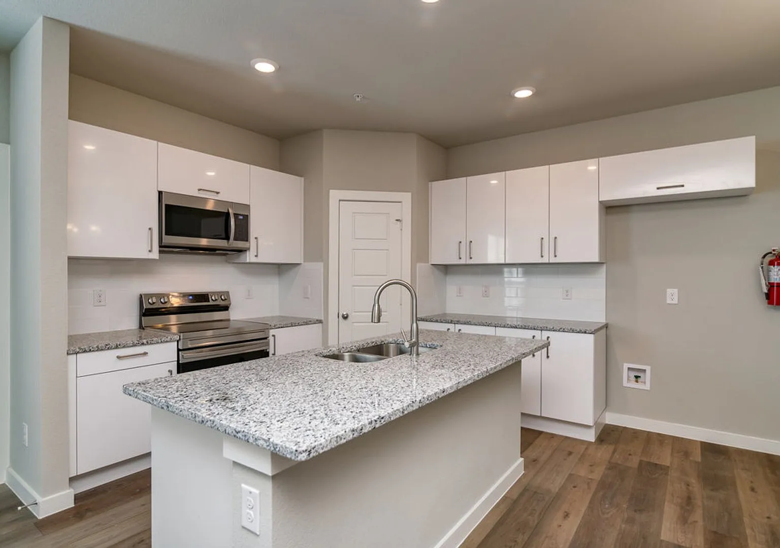 Gorgeous 2 Bedroom Four Plex Located In Midlothian Isd! — Photo 4