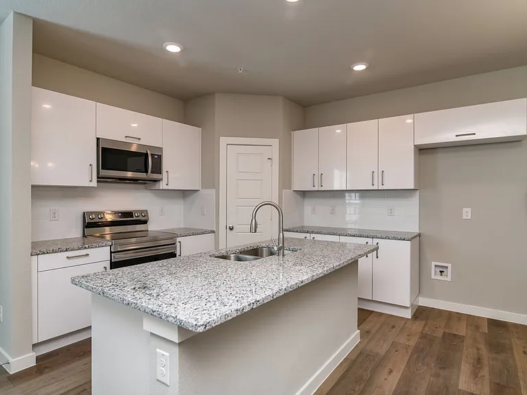 711 Harvest Moon Dr — Photo 4