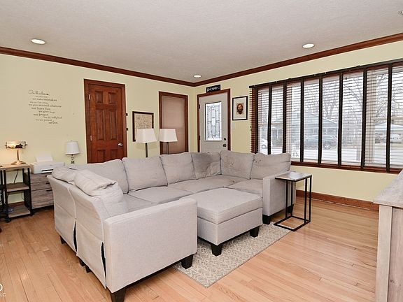 4th image of 40 Lincoln Dr