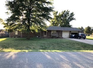 2303 Howell Dr, Hutchinson, KS 67502