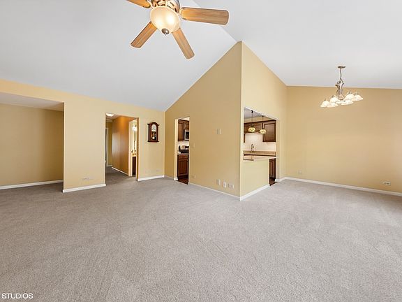 5th image of 1572 Stonehill Ct APT B
