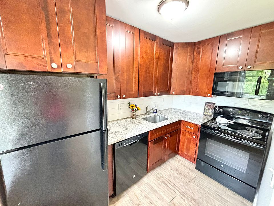 1st image of 1633 J St #304