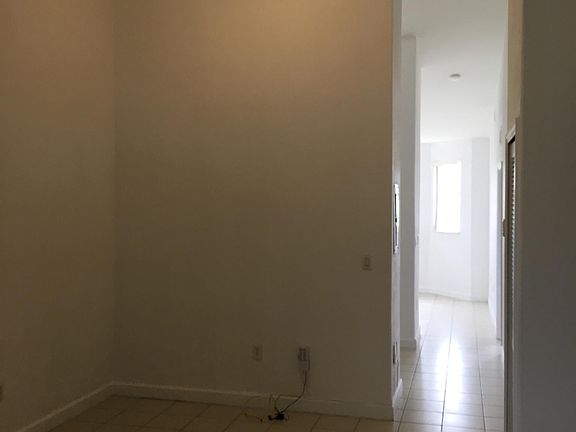 5th image of 2903 SE 17th Ave Unit 203