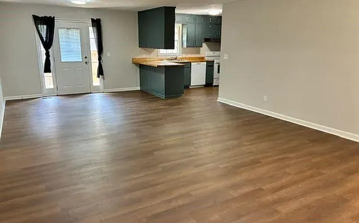 3 bed, 2.0 bath, 1370 sqft, $1,850 — Photo 3