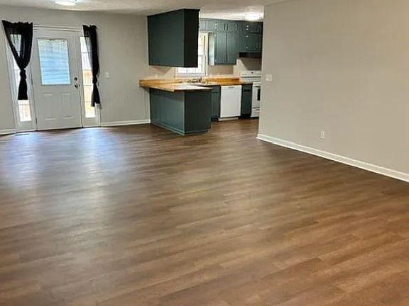 3rd image of 1011 Smith Sisters Rd