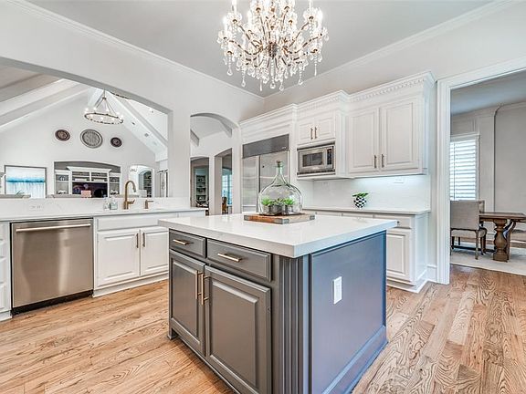 4th image of 3800 Touraine Dr