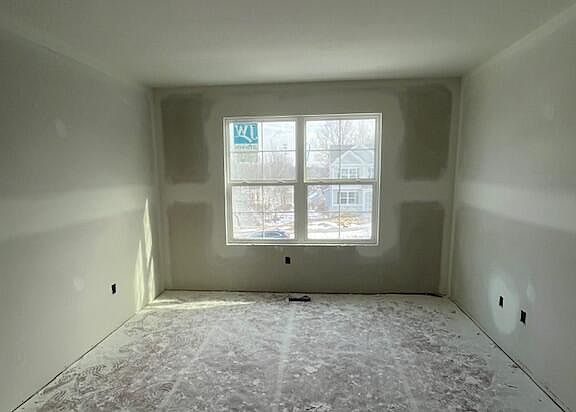 3rd image of 675 Elstar Dr NE