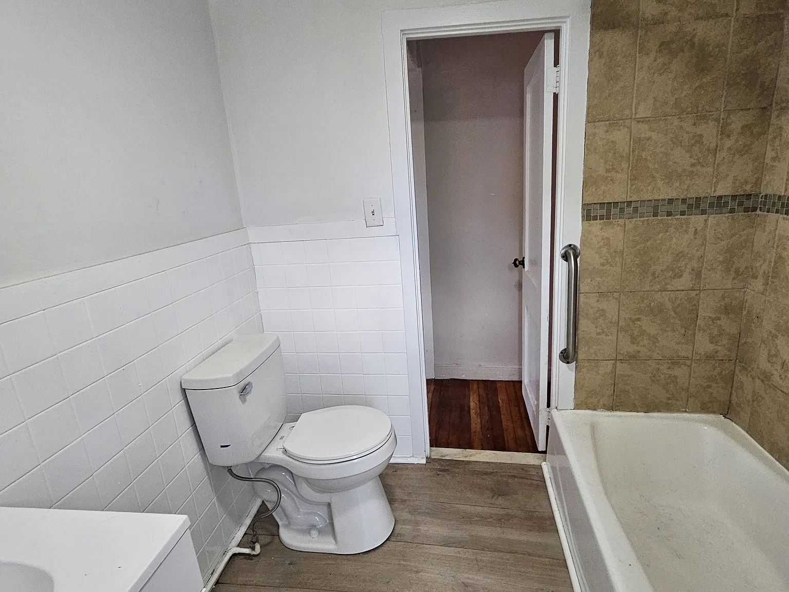 5 bed, 2059 sqft, $2,900 — Photo 4