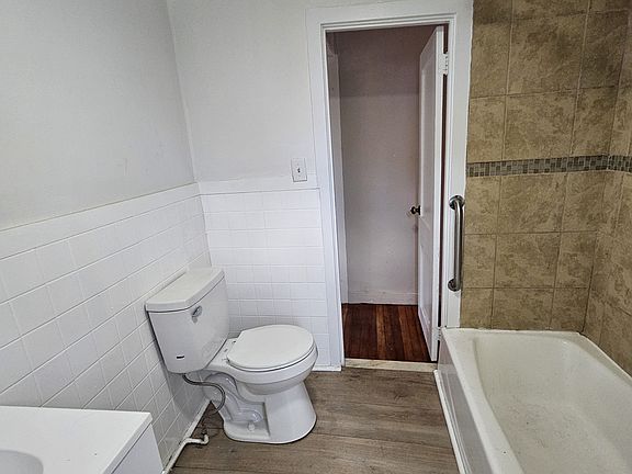 4th image of 300 W Elm St
