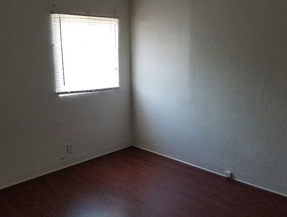 5th image of 12014 Laurel Ave