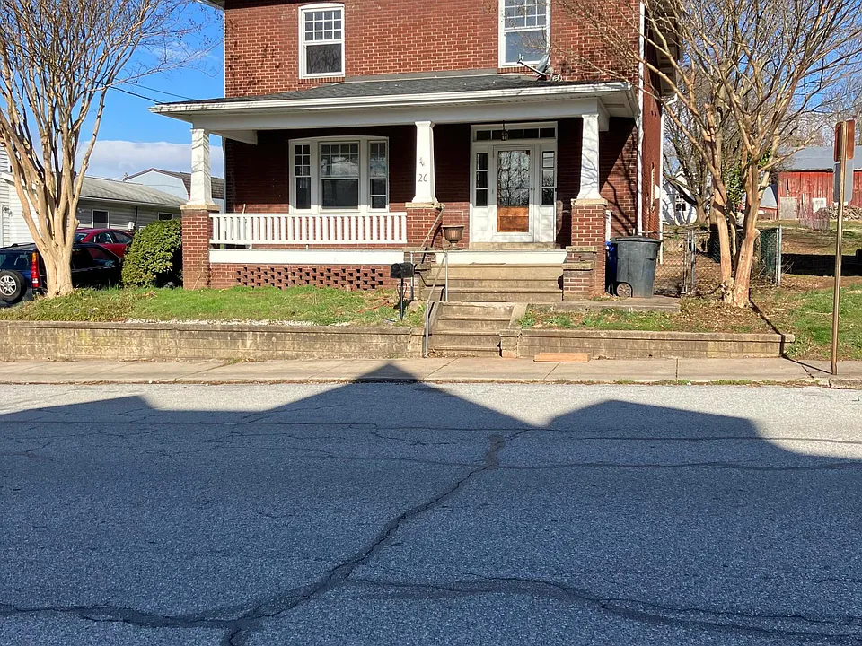 26 Middle St