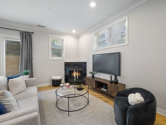 4th image of 3756 W Leland Ave APT 1S