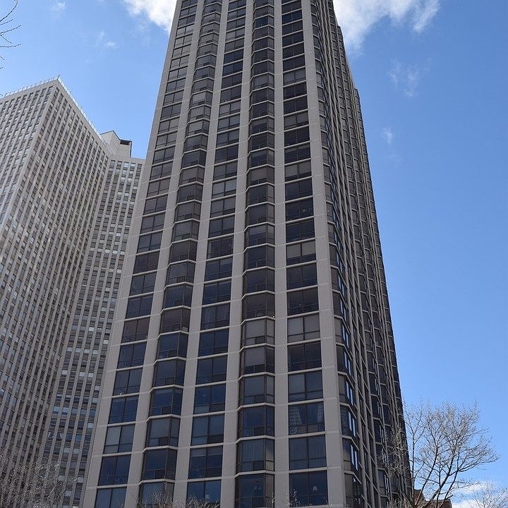 1st image of 2650 N Lakeview Ave APT 4204