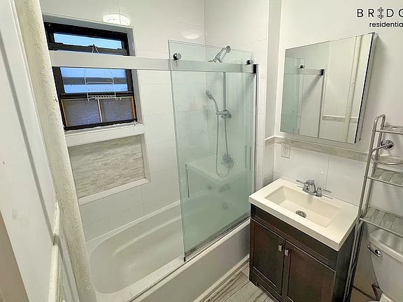 5th image of 503 W 47th St APT 5FW