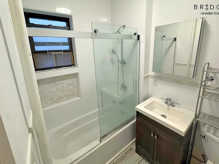 503 W 47th St #5FW — Photo 5
