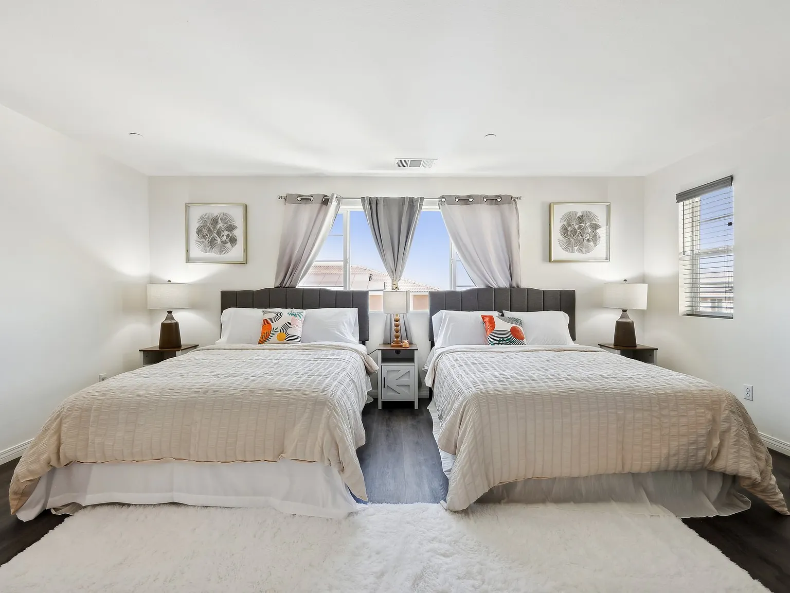 5 bed, 3.5 bath, 3000 sqft, $8,900 — Photo 3