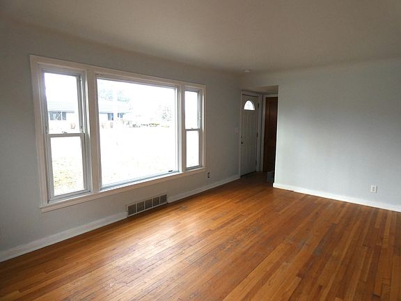 2nd image of 2712 Mackinaw St