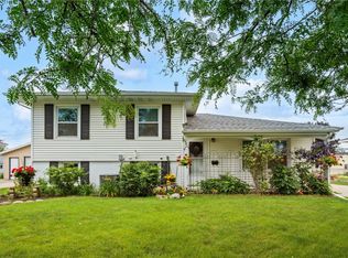 433 Cherry Hill Rd NW, Cedar Rapids, IA 52405