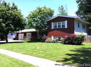 20 Glen Aire Dr, Springfield, IL 62703