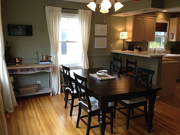 Eat in kitchen