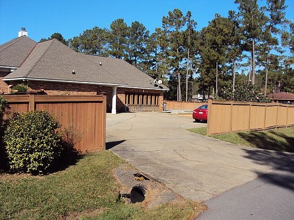 5th image of 206 Pine Dr
