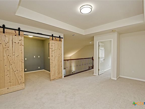 5th image of 2600 Henley Dr
