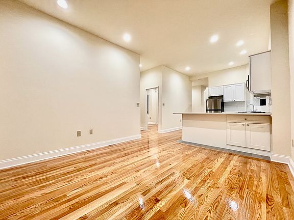 3rd image of 322 E 34th St #5F