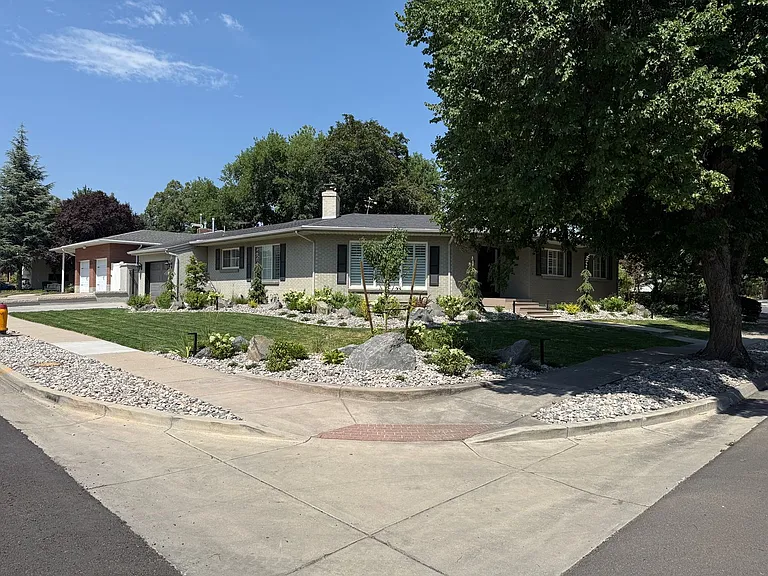 1933 E Bryan Ave — Photo 11
