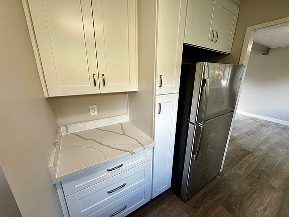 2nd image of 2537 Alma St #2537