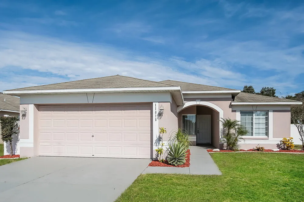 4 bed, 2.0 bath, 1549 sqft, $3,660 — Photo 1