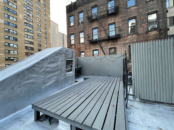 2nd image of 216 E 28th St APT 3dr