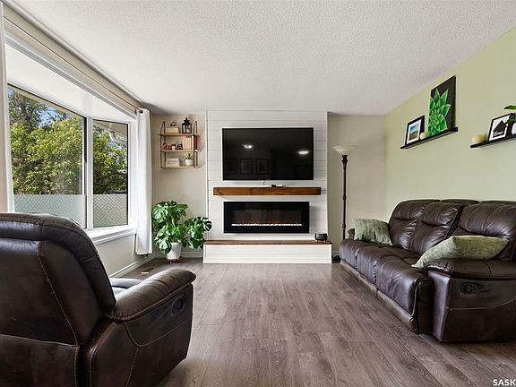 5th image of 154 Lloyd Cres
