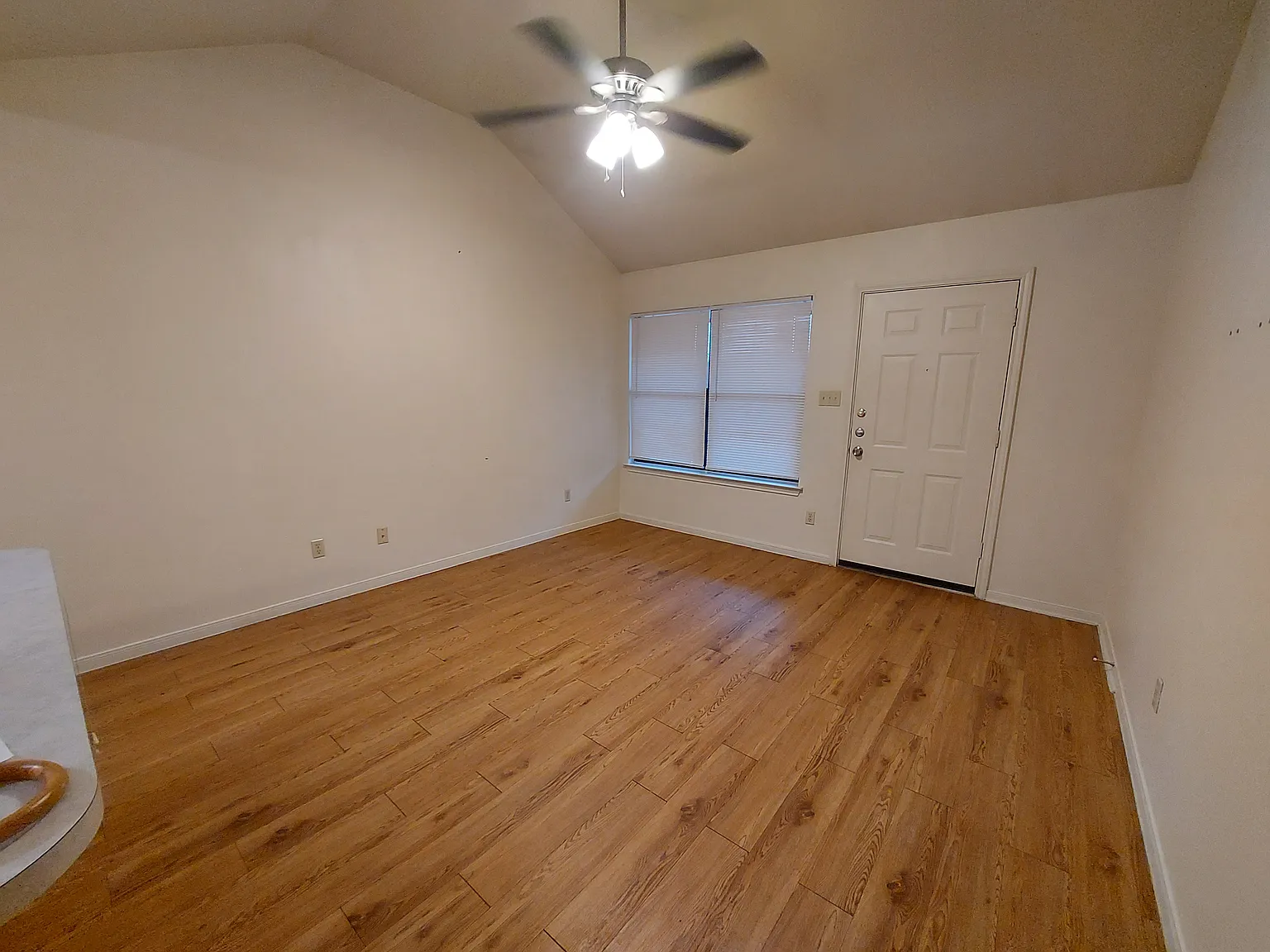 2 bed, 812 sqft, $1,125 — Photo 2