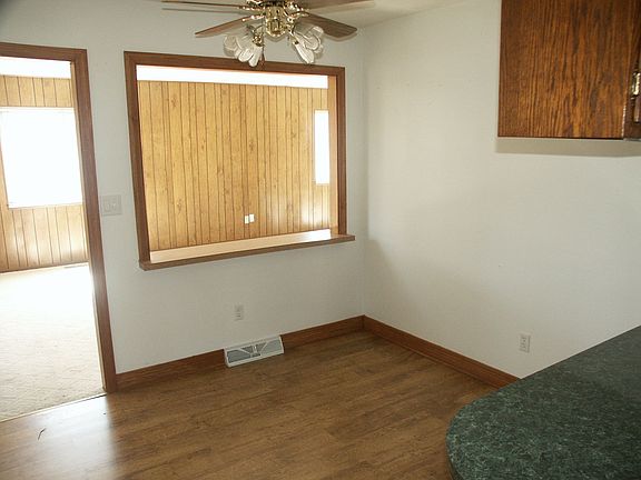3rd image of 1213 Oakfield Dr S