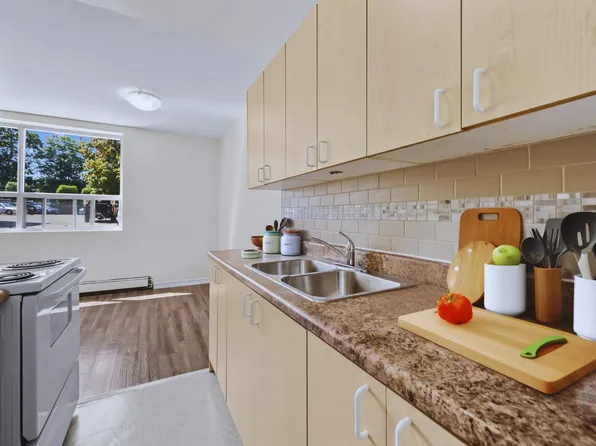 Lakeview Apartments, 25 Mountain Ave N, Hamilton, ON L8G 3N8