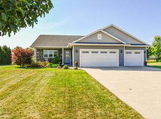 W7157 Englewood Dr, Greenville, WI 54942
