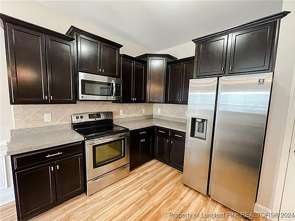4th image of 254 Boswell St