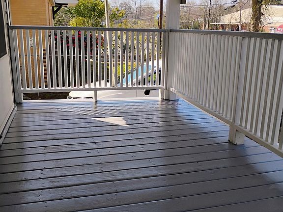 4th image of 3046 Hillcrest Ave