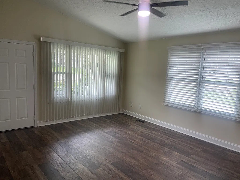 4 bed, 2688 sqft, $2,850 — Photo 4