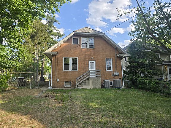 2nd image of 231 Thomson Ave #1