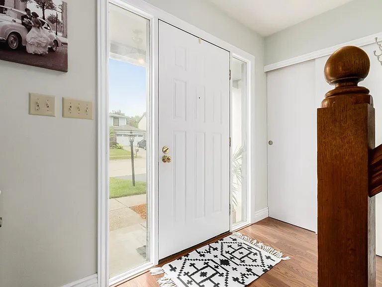 2104 Scottingham Dr — Photo 2