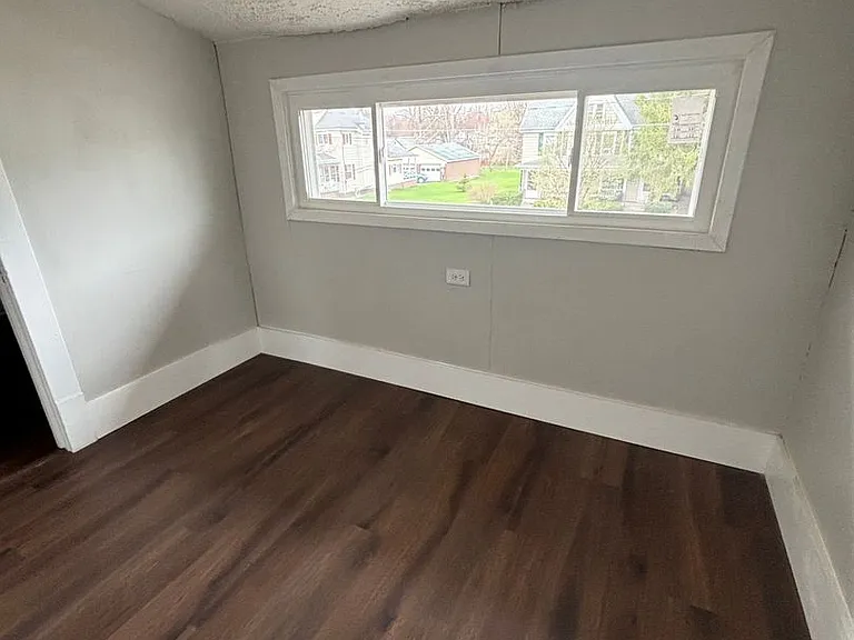 715 W Court St — Photo 33