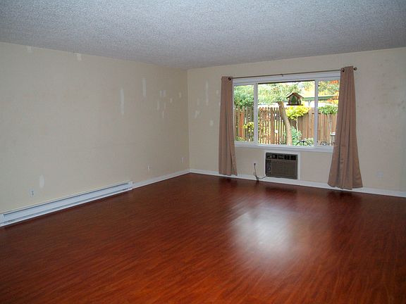 4th image of 1235 NE Grant St