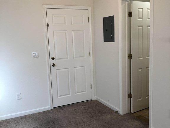 4th image of 1655 Court Dr #4