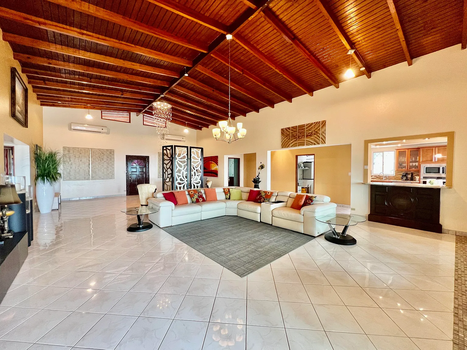4 bed, $4,950 — Photo 1